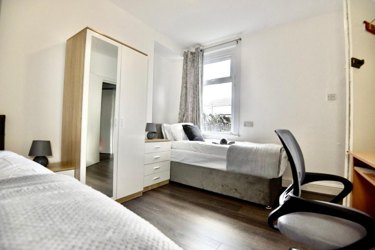 Villa Come On In à Pontypridd Extérieur photo
