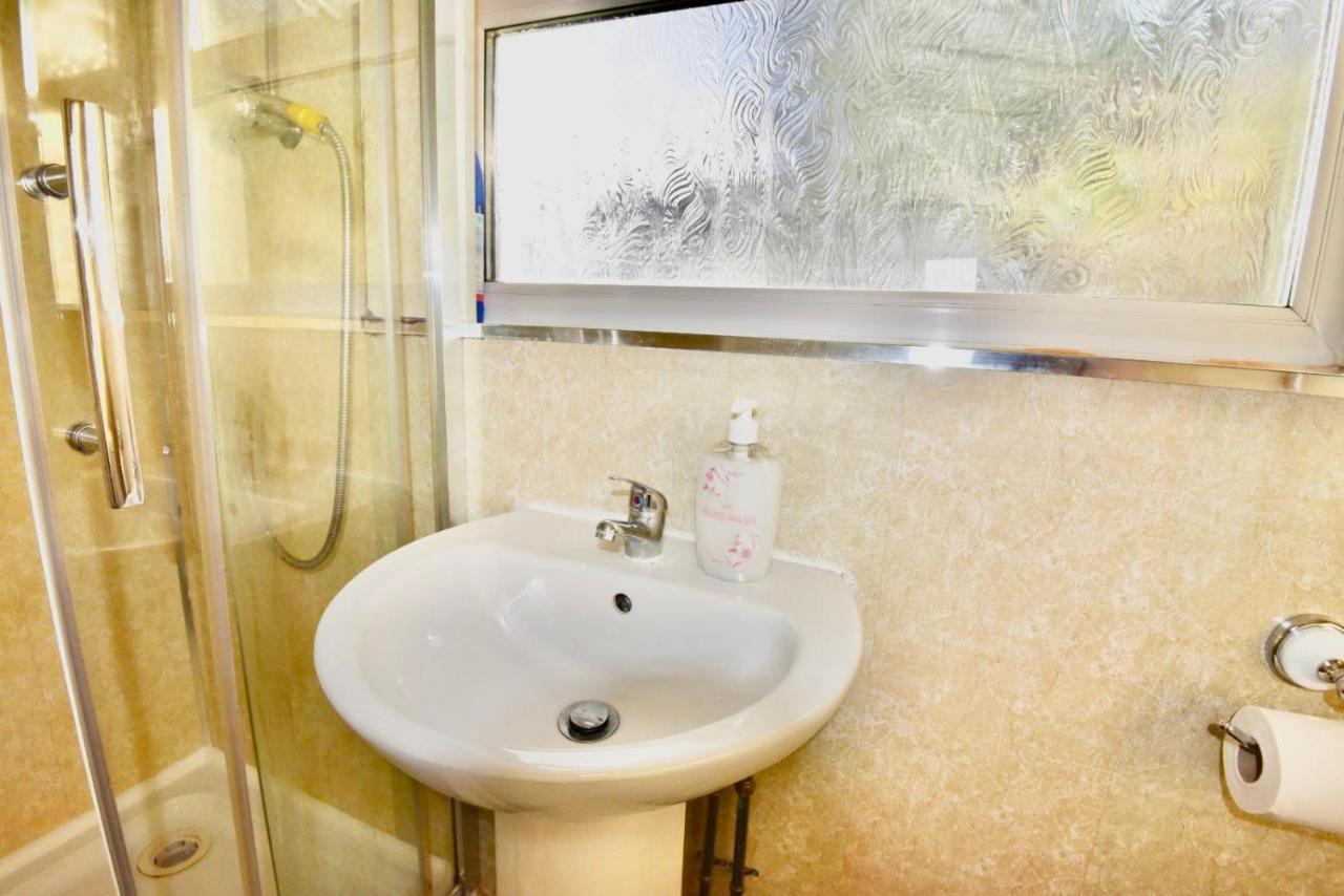 Villa Come On In à Pontypridd Extérieur photo