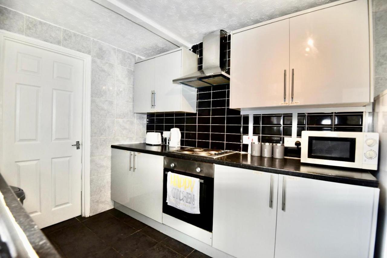 Villa Come On In à Pontypridd Extérieur photo